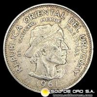 NA4 - URUGUAY - 10 PESOS, 1961 - GAUCHO HEROE NACIONAL - MONEDA DE PLATA